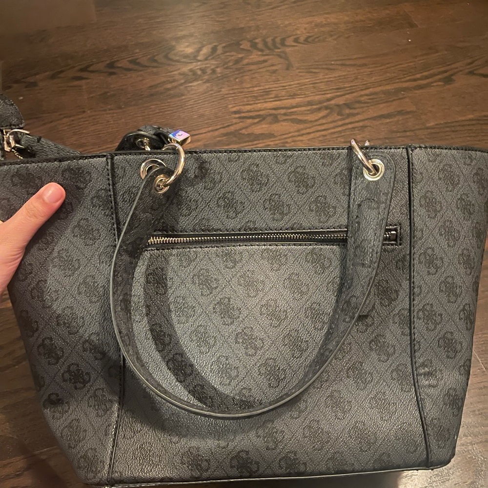 GUESS TOTE BAG - Picture 7 of 8